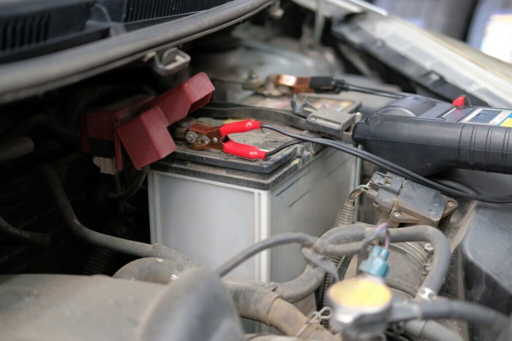 KFZBatterieErhaltungsladegerät Das ist wichtig Autobatterie Welt